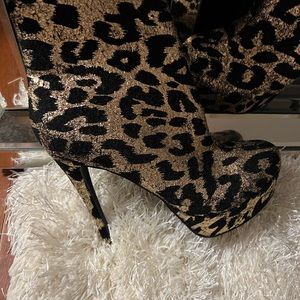 Animal print booties. Size 8.5 Platform 4” Heel. Rose gold and black.